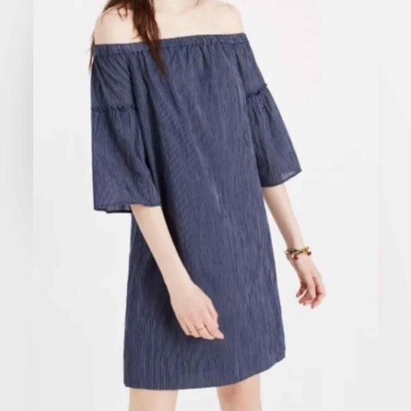 Madewell Dresses & Skirts - Madewell $98 off-the-shoulder bell-sleeve dress Size2 G3457 In Deep Navy‎